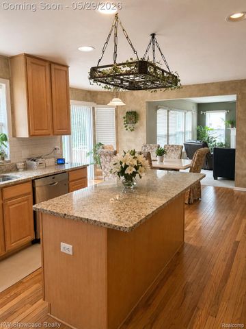 5457 Shelton Drive, Commerce Charter Township, MI 48382