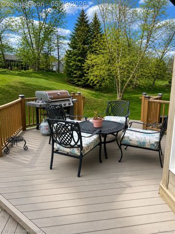 5457 Shelton Drive, Commerce Charter Township, MI 48382