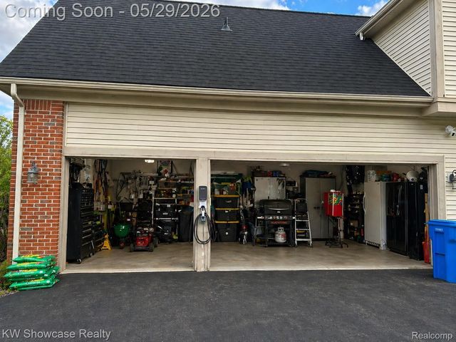 5457 Shelton Drive, Commerce Charter Township, MI 48382