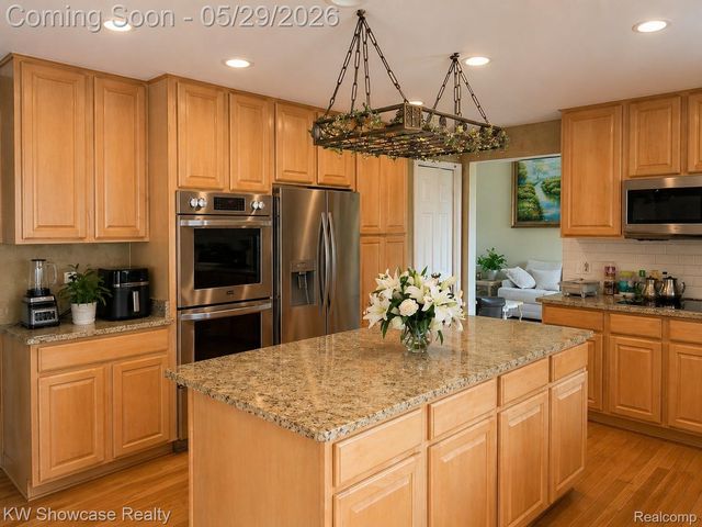 5457 Shelton Drive, Commerce Charter Township, MI 48382