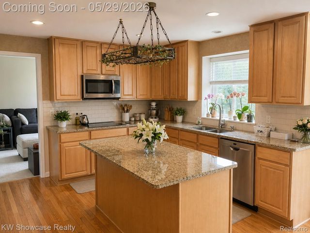 5457 Shelton Drive, Commerce Charter Township, MI 48382