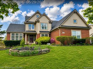 5457 Shelton Drive, Commerce Charter Township, MI 48382