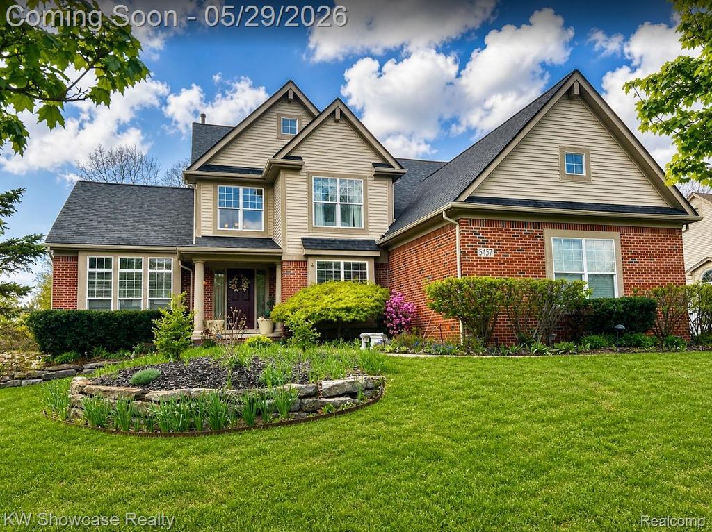 5457 Shelton Drive, Commerce Charter Township, MI 48382