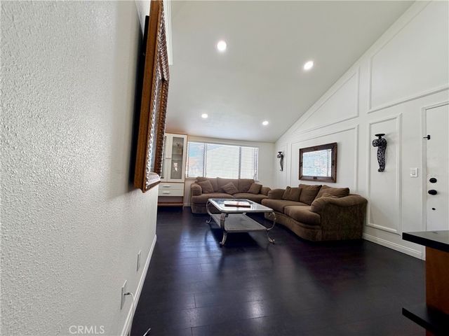 18105 Sundowner Way 978, Canyon Country, CA 91387