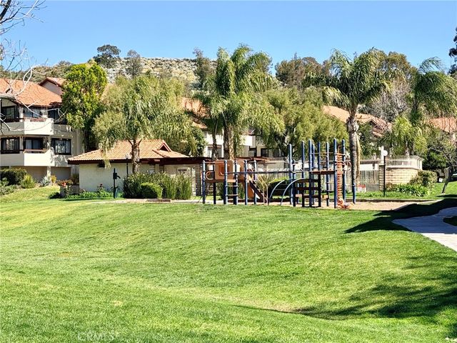 18105 Sundowner Way 978, Canyon Country, CA 91387