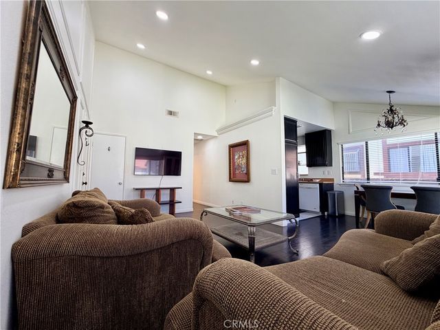 18105 Sundowner Way 978, Canyon Country, CA 91387