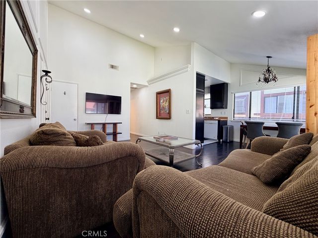 18105 Sundowner Way 978, Canyon Country, CA 91387