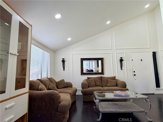 18105 Sundowner Way 978, Canyon Country, CA 91387