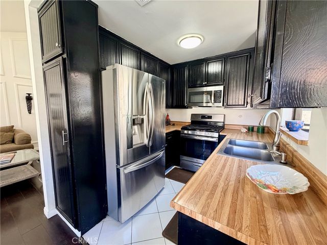 18105 Sundowner Way 978, Canyon Country, CA 91387