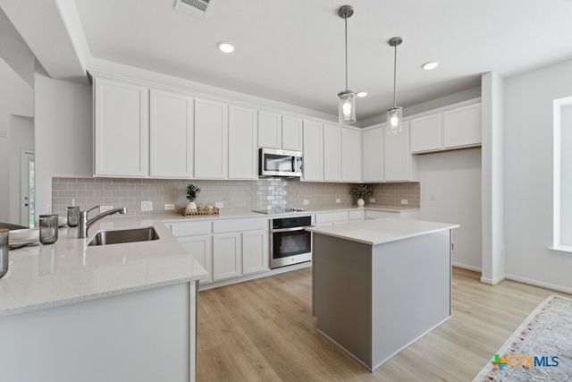 160 Villars Drive, Salado, TX 76571