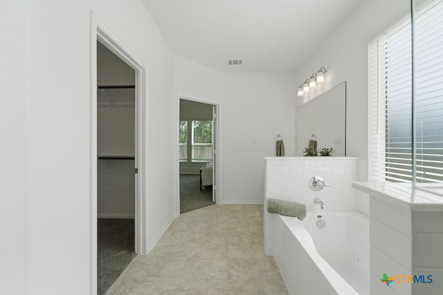 160 Villars Drive, Salado, TX 76571