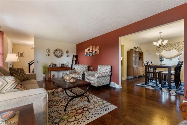 8811 Blitzen Road NW, North Canton, OH 44720