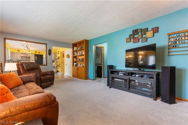 8811 Blitzen Road NW, North Canton, OH 44720