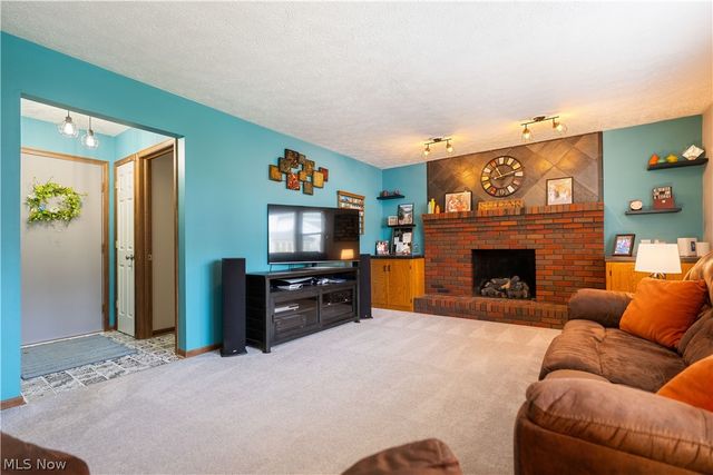 8811 Blitzen Road NW, North Canton, OH 44720