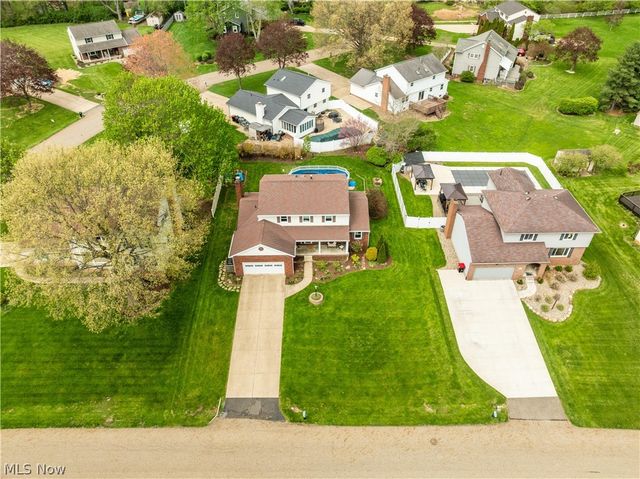 8811 Blitzen Road NW, North Canton, OH 44720