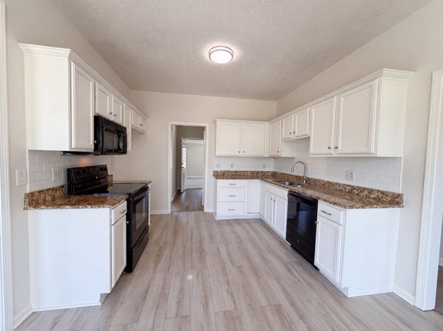 425 Long Creek Dr, Christiana, TN 37037