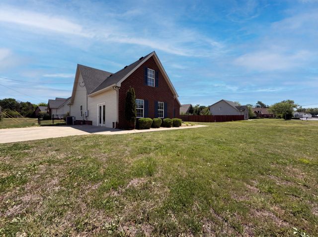 425 Long Creek Dr, Christiana, TN 37037