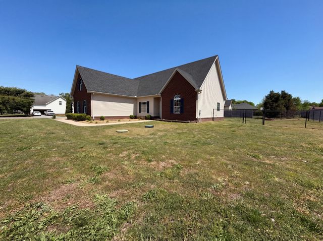 425 Long Creek Dr, Christiana, TN 37037
