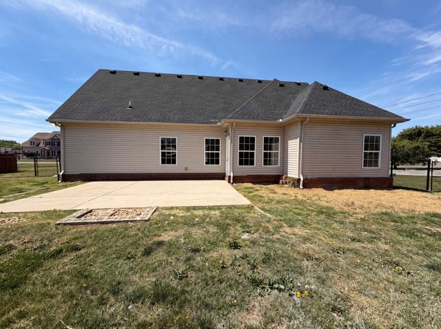 425 Long Creek Dr, Christiana, TN 37037