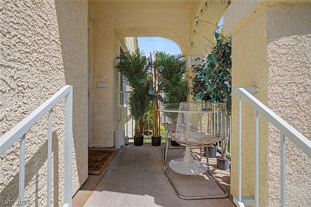 4889 South Torrey Pines Drive 201, Las Vegas, NV 89103