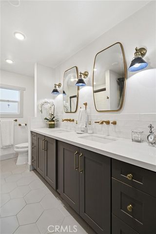 123 Yorktown, Newport Beach, CA 92660