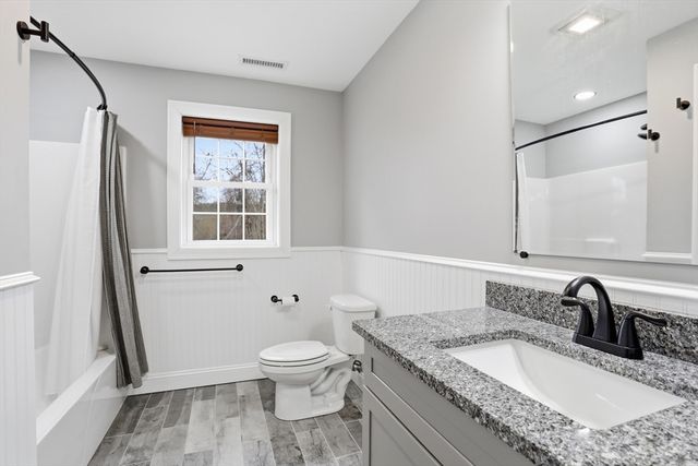 131 Damon Rd, Fitchburg, MA 01420