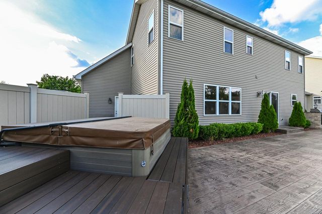 1433 Isabel LANE, Burlington, WI 53105