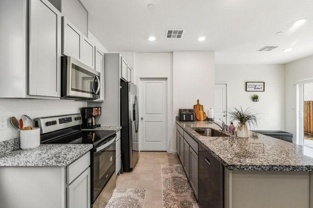 5512 Molino Cir, Roseville, CA 95747