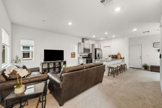5512 Molino Cir, Roseville, CA 95747