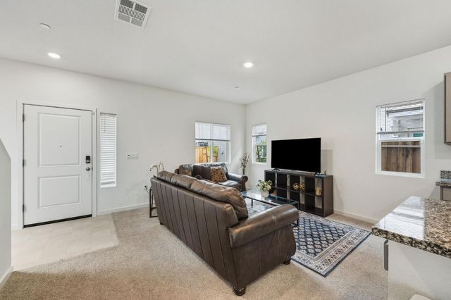 5512 Molino Cir, Roseville, CA 95747