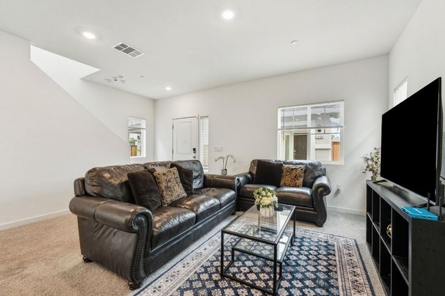 5512 Molino Cir, Roseville, CA 95747