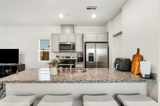 5512 Molino Cir, Roseville, CA 95747