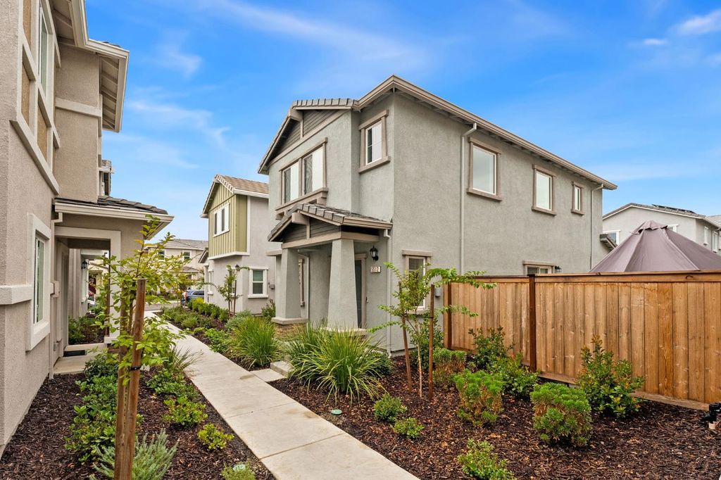 5512 Molino Cir, Roseville, CA 95747