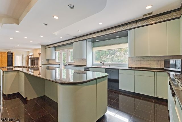 31 Blackbirch Rd, Scotch Plains Twp., NJ 07076