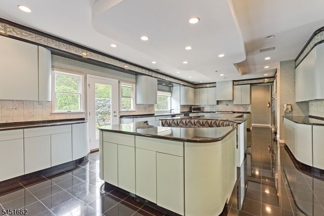 31 Blackbirch Rd, Scotch Plains Twp., NJ 07076