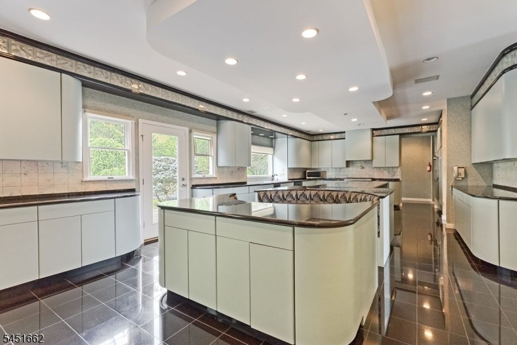 31 Blackbirch Rd, Scotch Plains Twp., NJ 07076 — photo 4