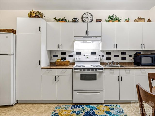 24 Sunnie Rae Lane, Candler, NC 28715
