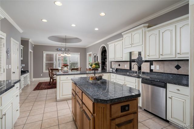 2935 Lake Crest, Tuscaloosa, AL 35406