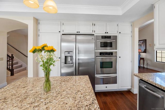 821 Inspiration Ln, Escondido, CA 92025