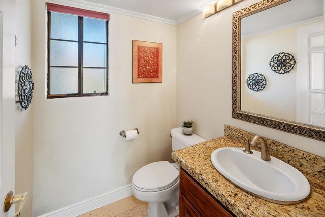 821 Inspiration Ln, Escondido, CA 92025