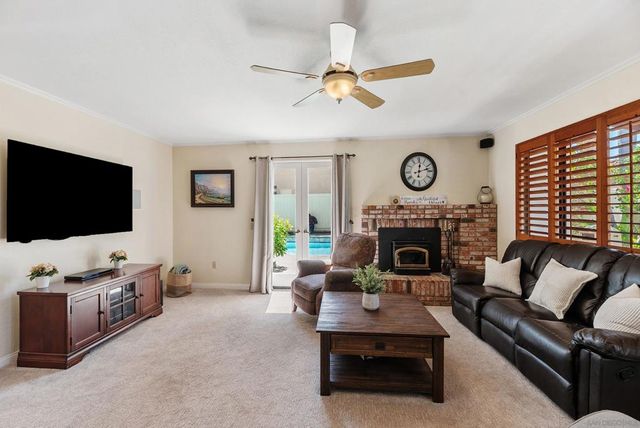 821 Inspiration Ln, Escondido, CA 92025