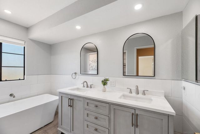 821 Inspiration Ln, Escondido, CA 92025