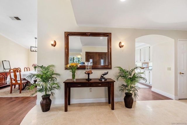 821 Inspiration Ln, Escondido, CA 92025