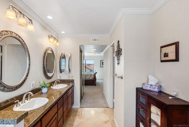 821 Inspiration Ln, Escondido, CA 92025