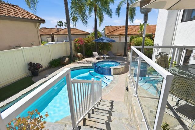 821 Inspiration Ln, Escondido, CA 92025