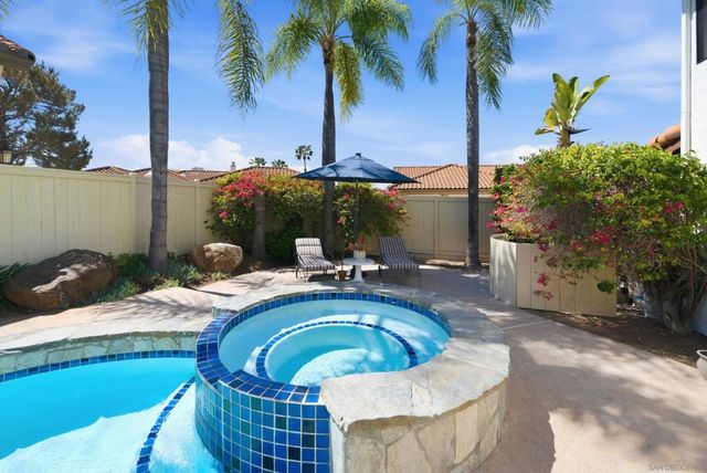 821 Inspiration Ln, Escondido, CA 92025