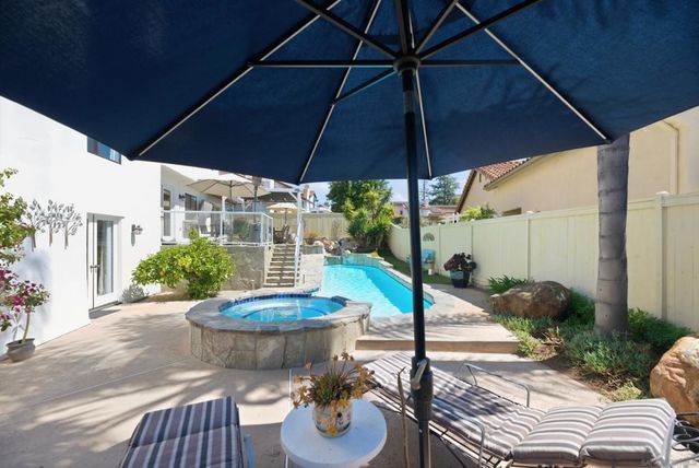 821 Inspiration Ln, Escondido, CA 92025