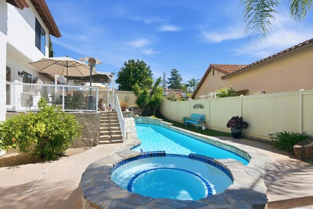 821 Inspiration Ln, Escondido, CA 92025