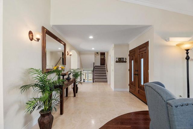 821 Inspiration Ln, Escondido, CA 92025