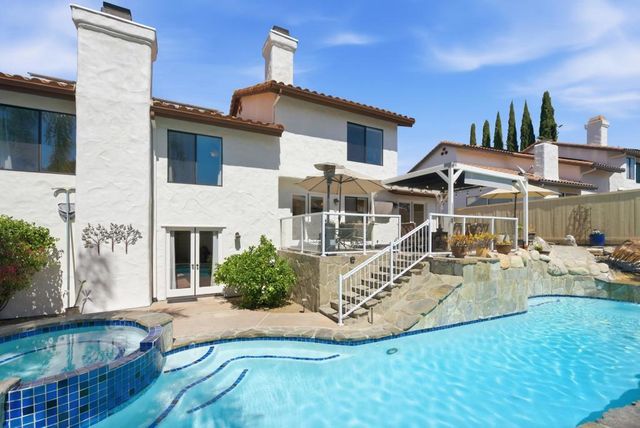 821 Inspiration Ln, Escondido, CA 92025